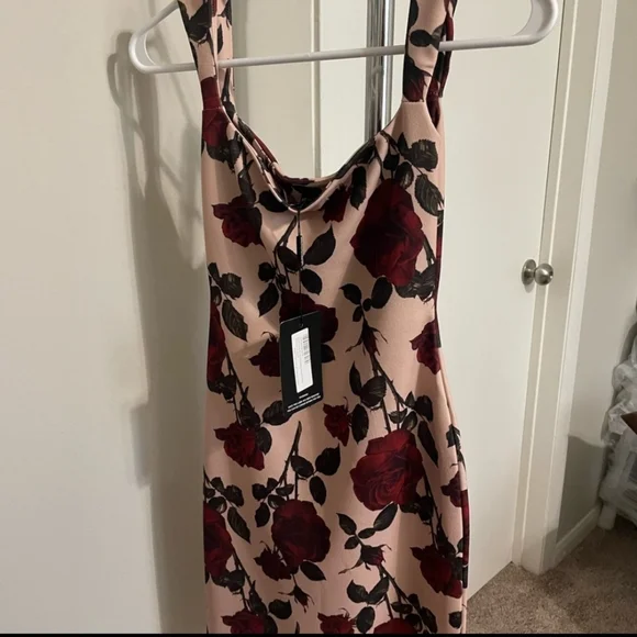 Pretty Little Thing Nude Rose Print Sleeveless Square Neck Bodycon Dress - Picture 2 of 3